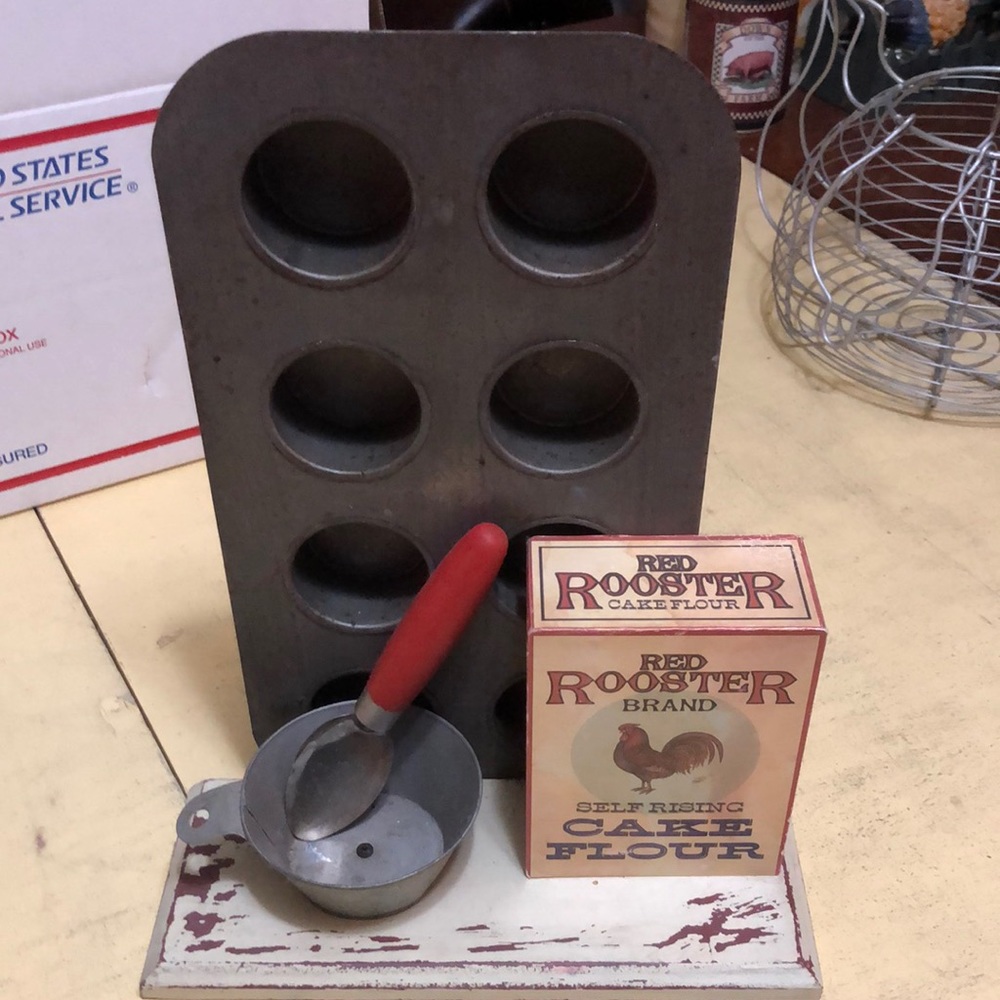 Vintage Muffin Tin Set - Red Rooster Cake Flour 12x10x4”